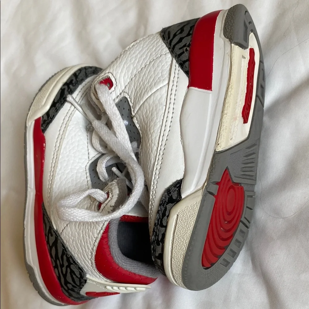 Jordan For kids White and Gray Low-Top Sneakers with Textured Design Size 6C